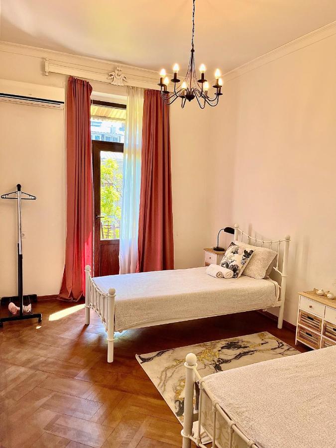 Pigeon Guest House Tiflis Exterior foto